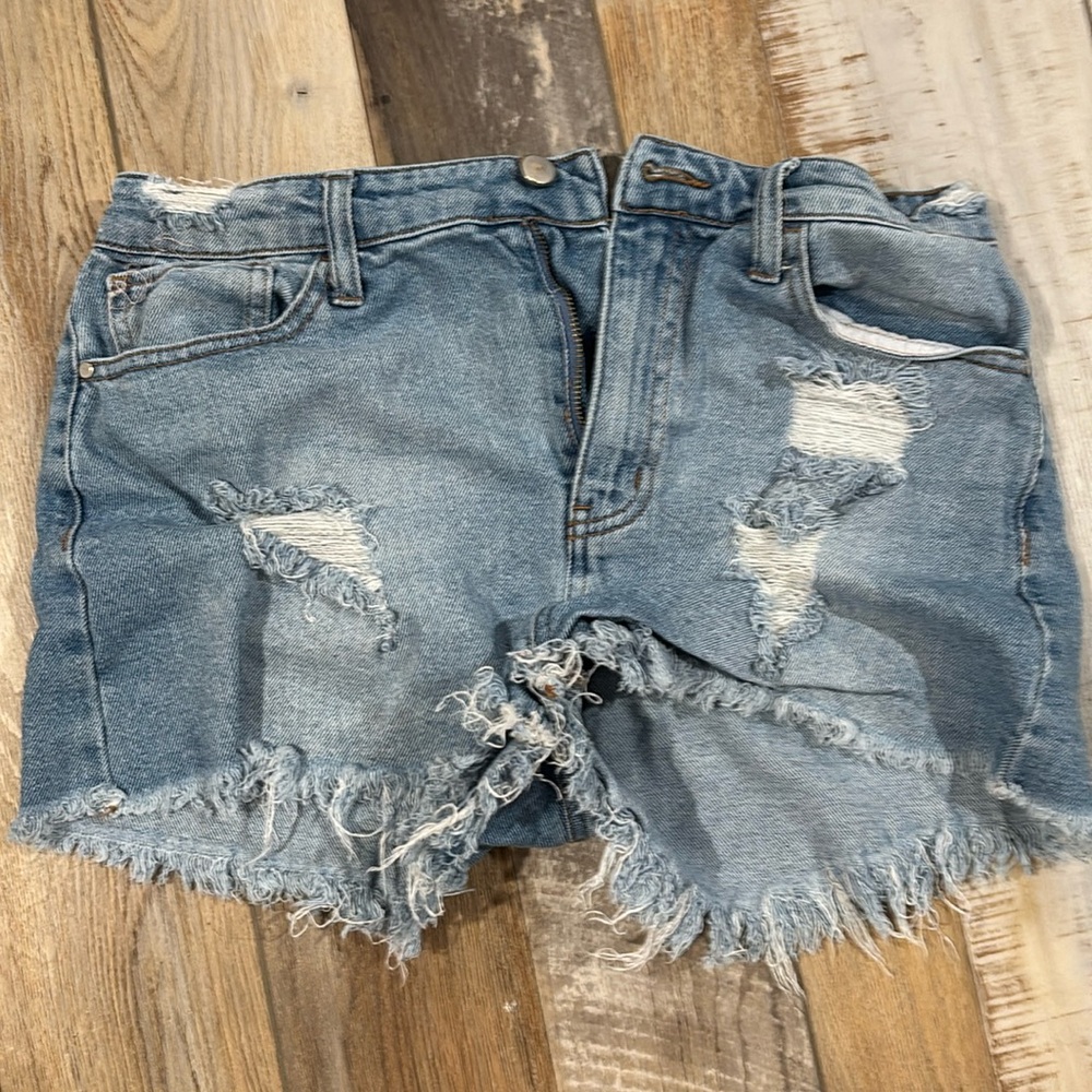 Macy’s brand Tinseltown shorts